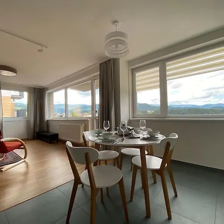 New Flat With A Mountain View, Garage Parking 班斯卡-比斯特里察