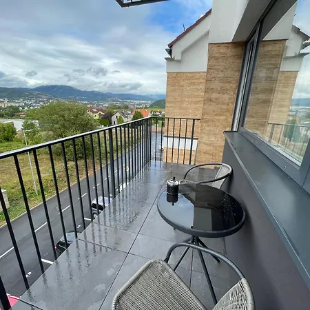 New Flat With A Mountain View, Garage Parking * 班斯卡-比斯特里察